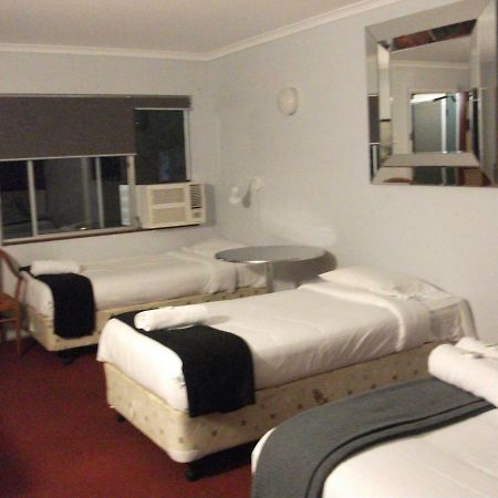 Beerwah Glasshouse Motel エクステリア 写真