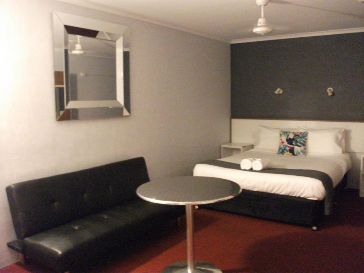 Beerwah Glasshouse Motel エクステリア 写真