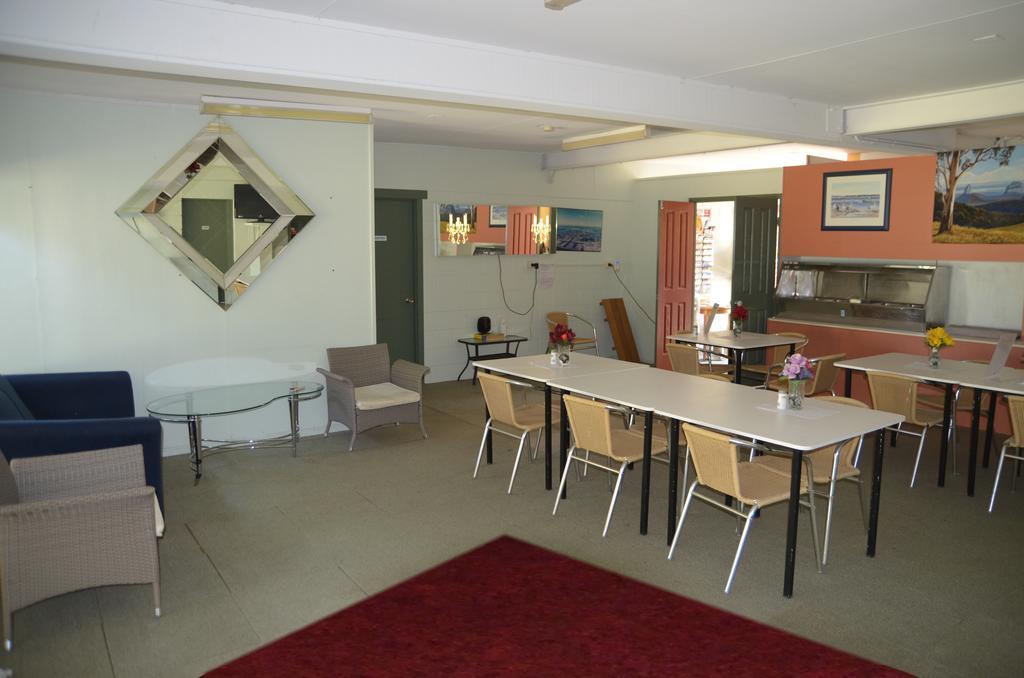 Beerwah Glasshouse Motel エクステリア 写真