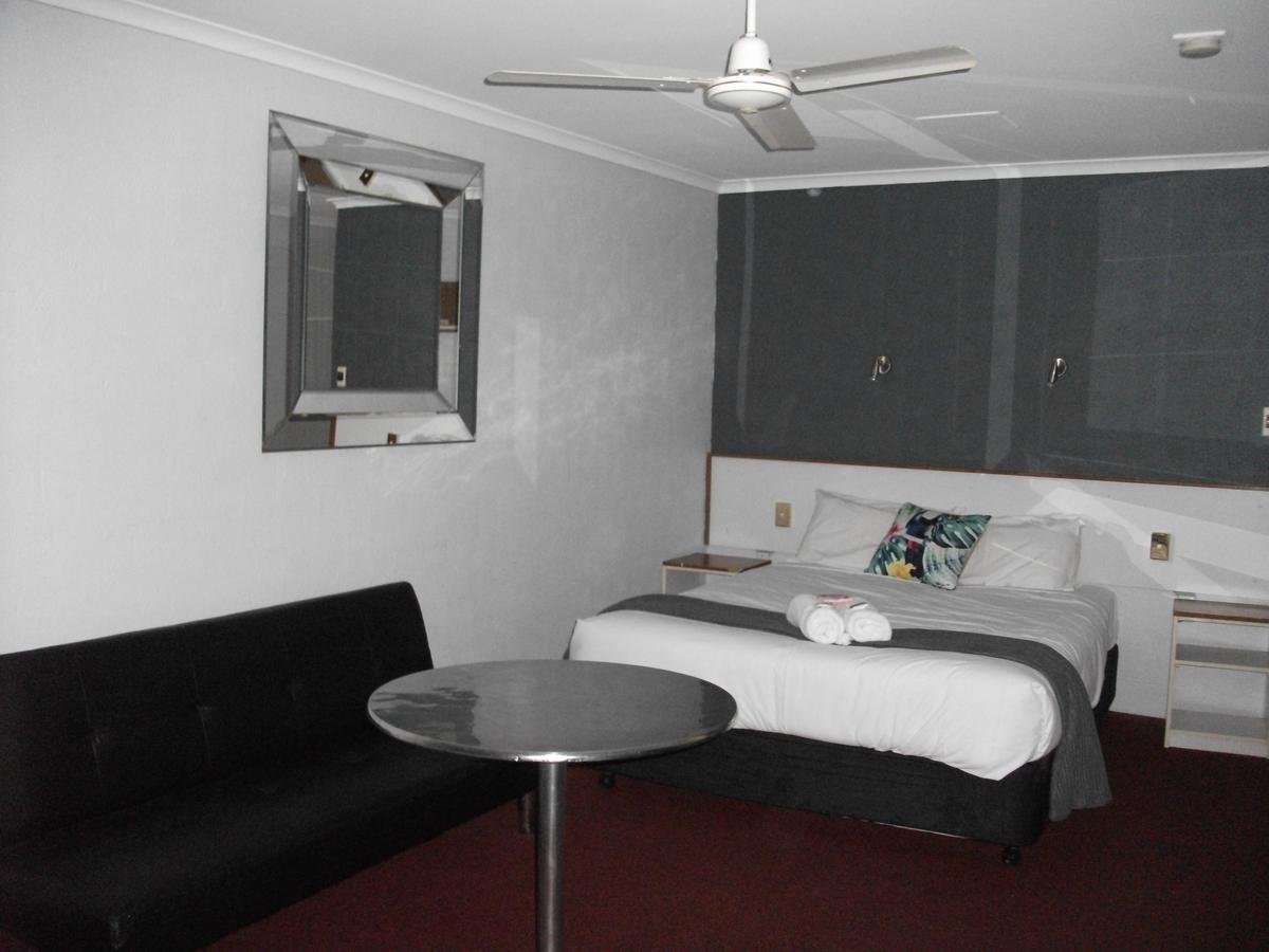 Beerwah Glasshouse Motel エクステリア 写真