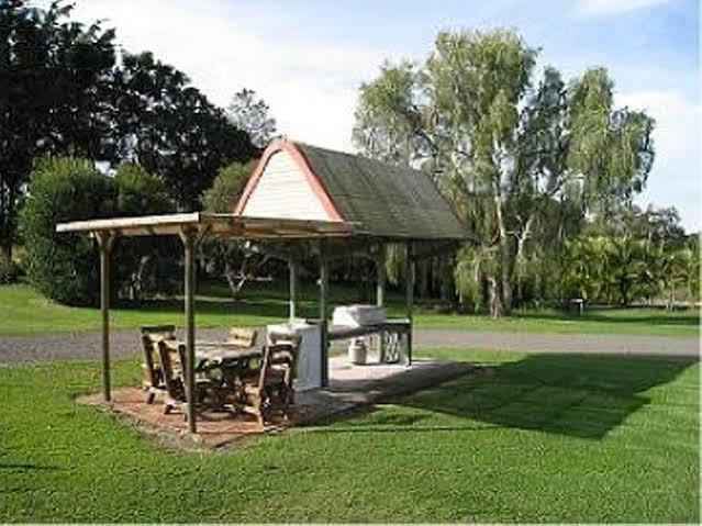 Beerwah Glasshouse Motel エクステリア 写真