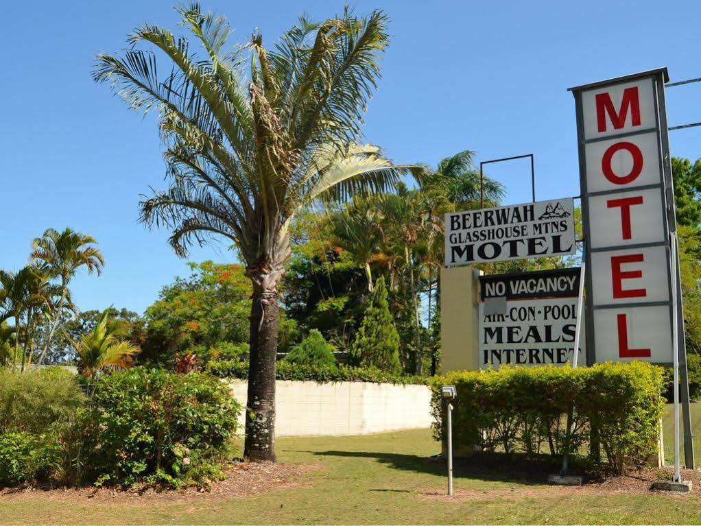 Beerwah Glasshouse Motel エクステリア 写真