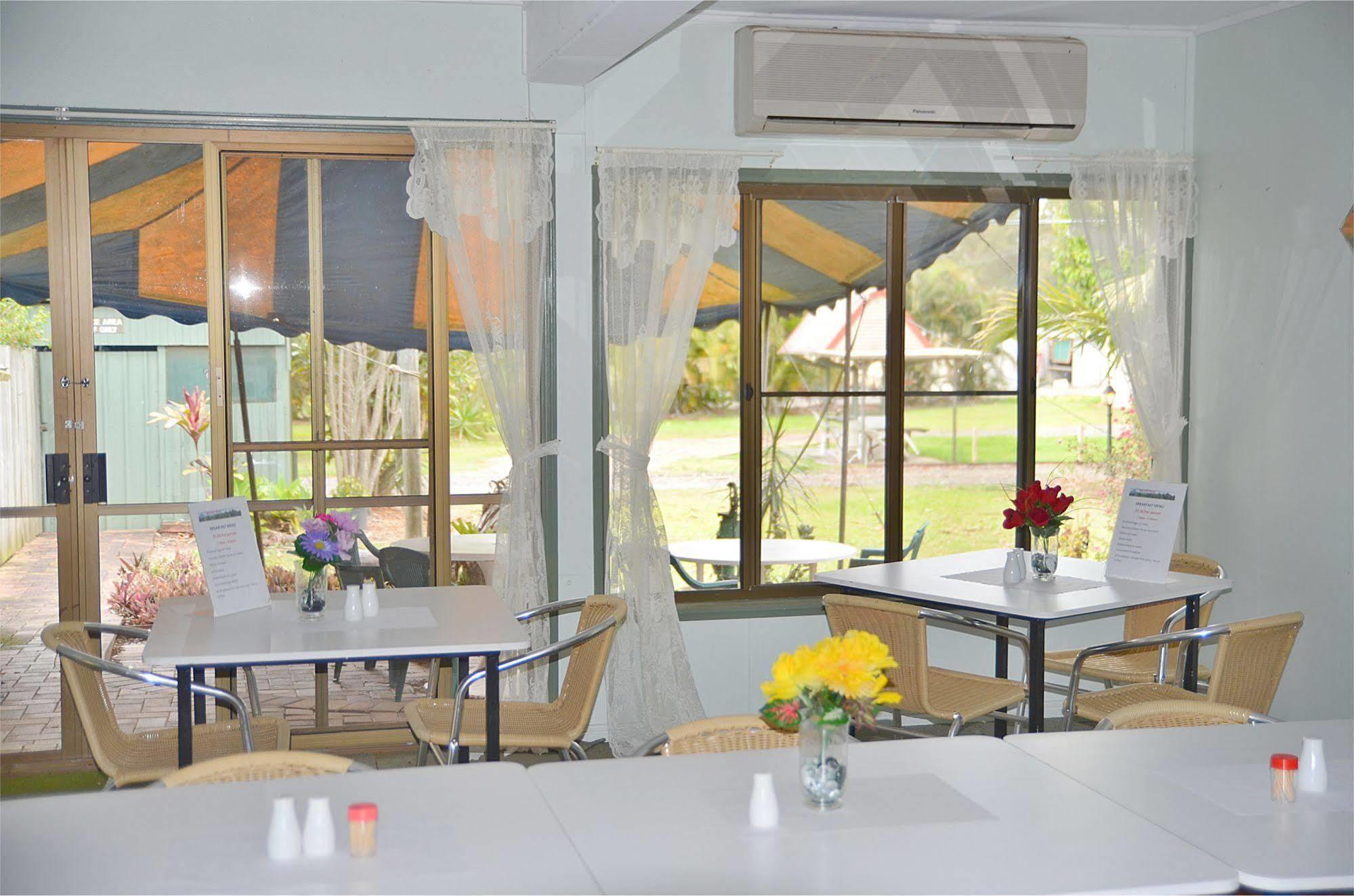 Beerwah Glasshouse Motel エクステリア 写真