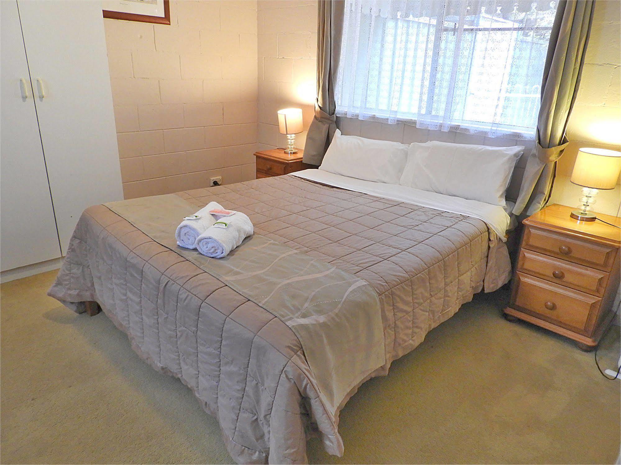 Beerwah Glasshouse Motel エクステリア 写真