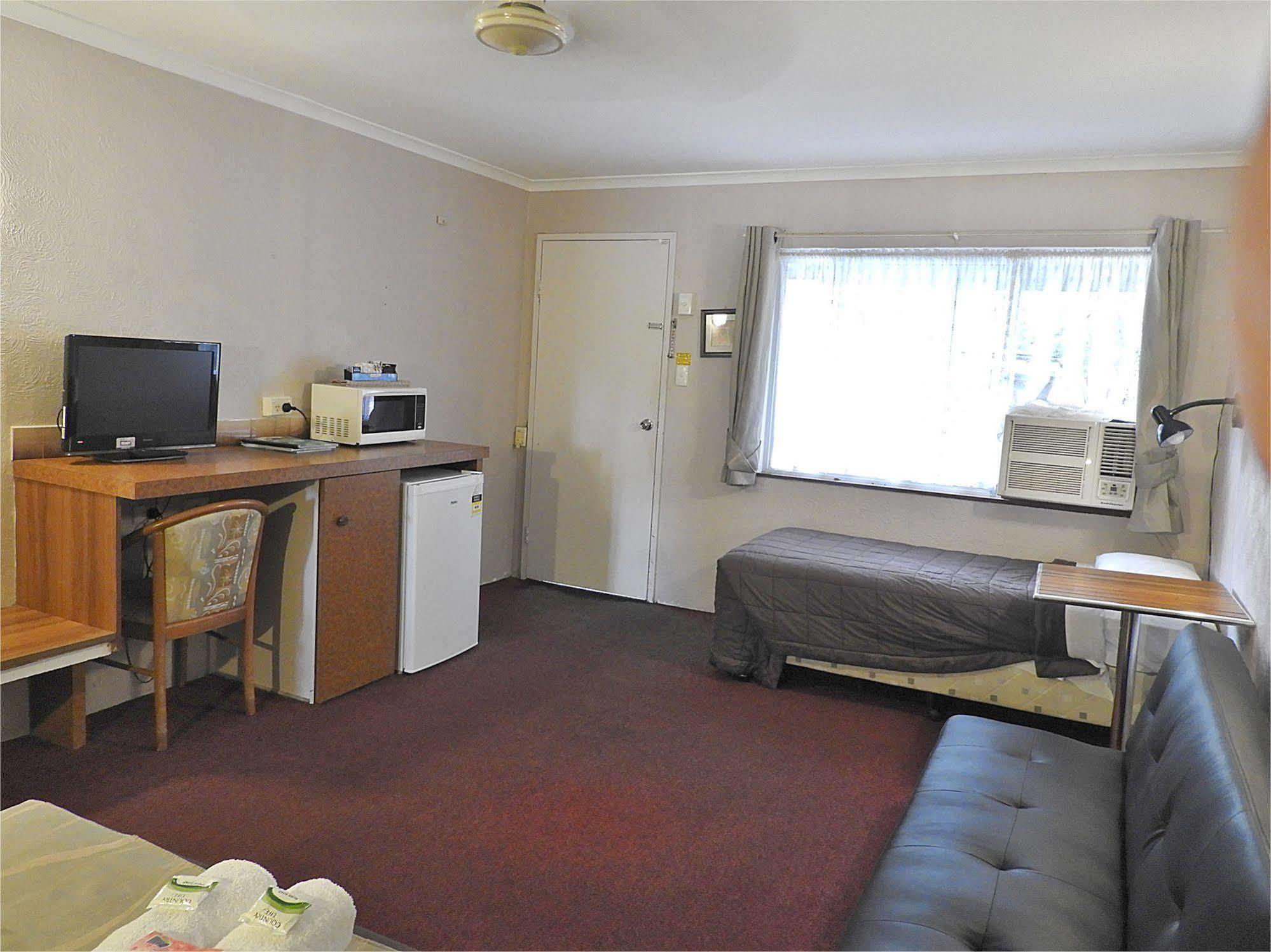 Beerwah Glasshouse Motel エクステリア 写真