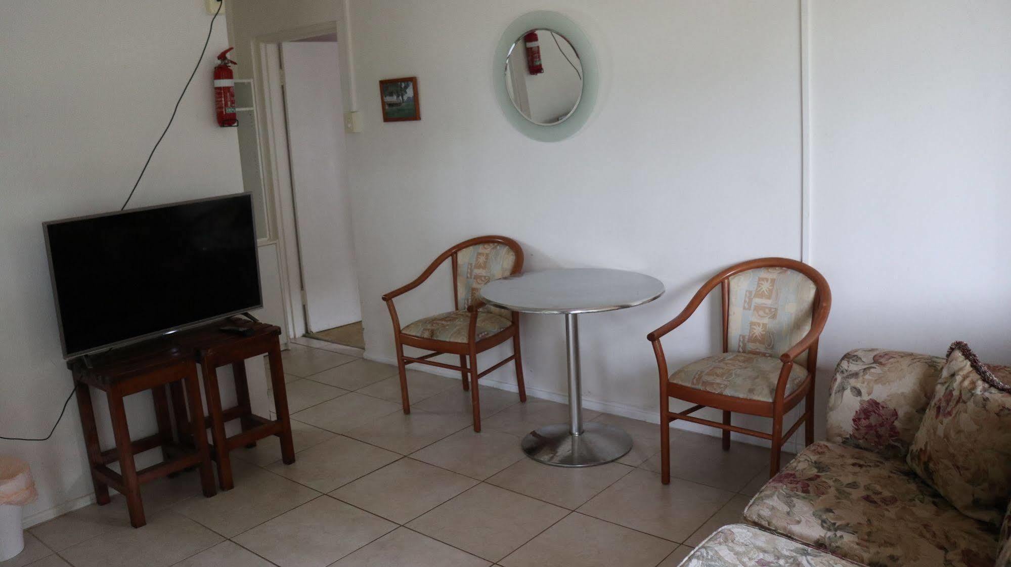 Beerwah Glasshouse Motel エクステリア 写真