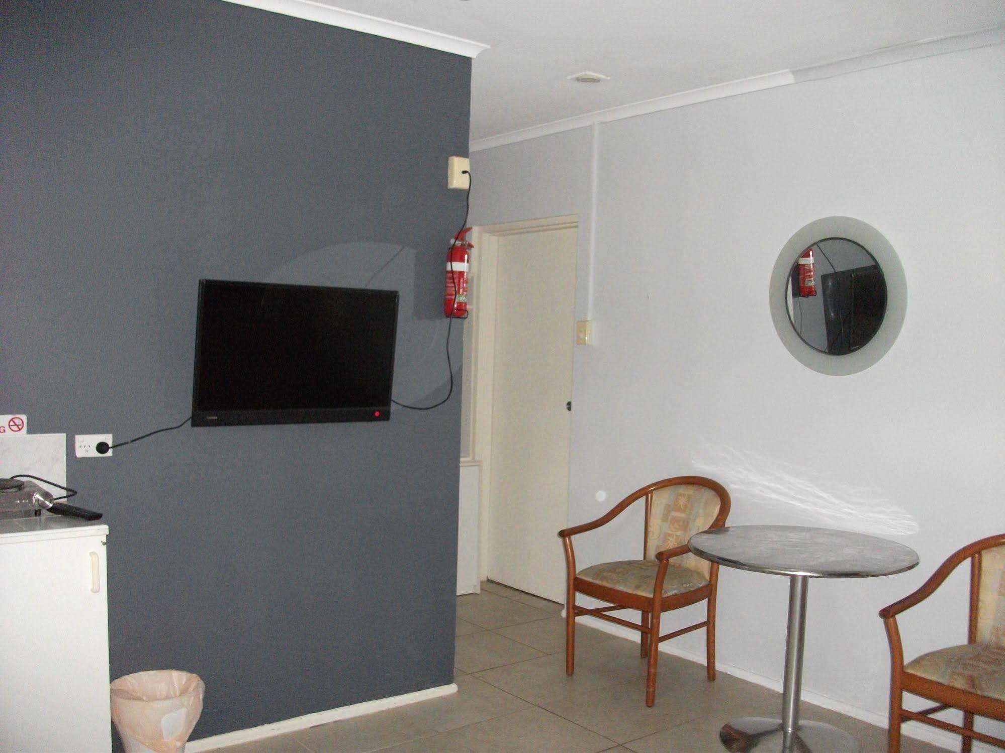 Beerwah Glasshouse Motel エクステリア 写真