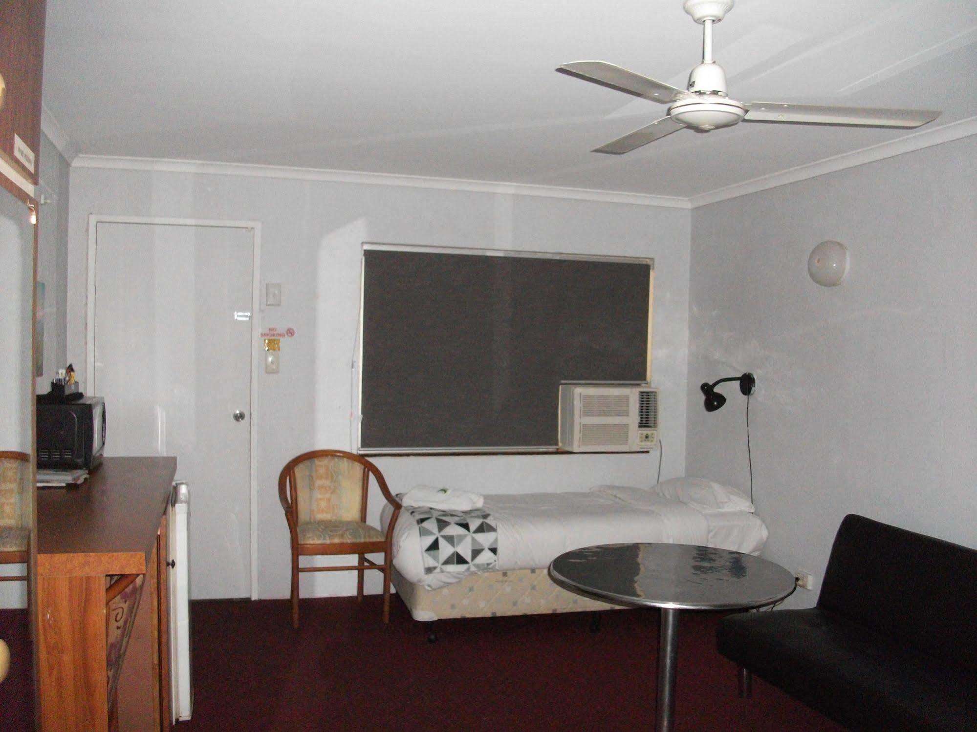 Beerwah Glasshouse Motel エクステリア 写真