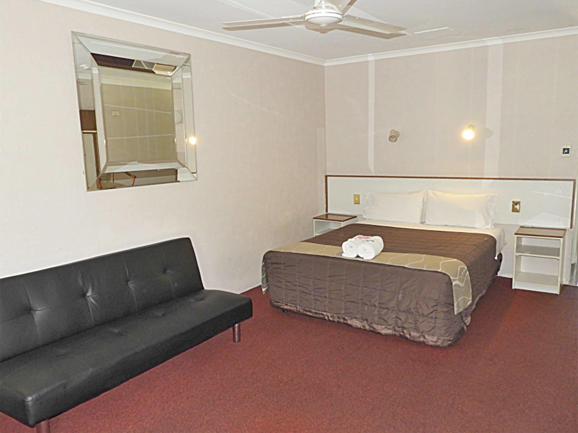 Beerwah Glasshouse Motel エクステリア 写真