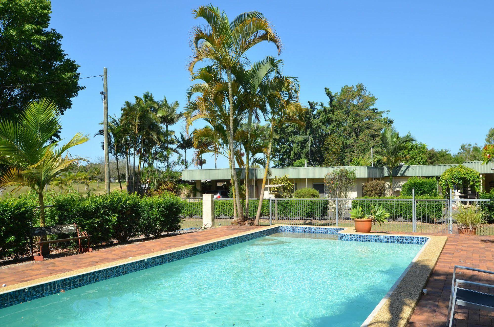 Beerwah Glasshouse Motel エクステリア 写真
