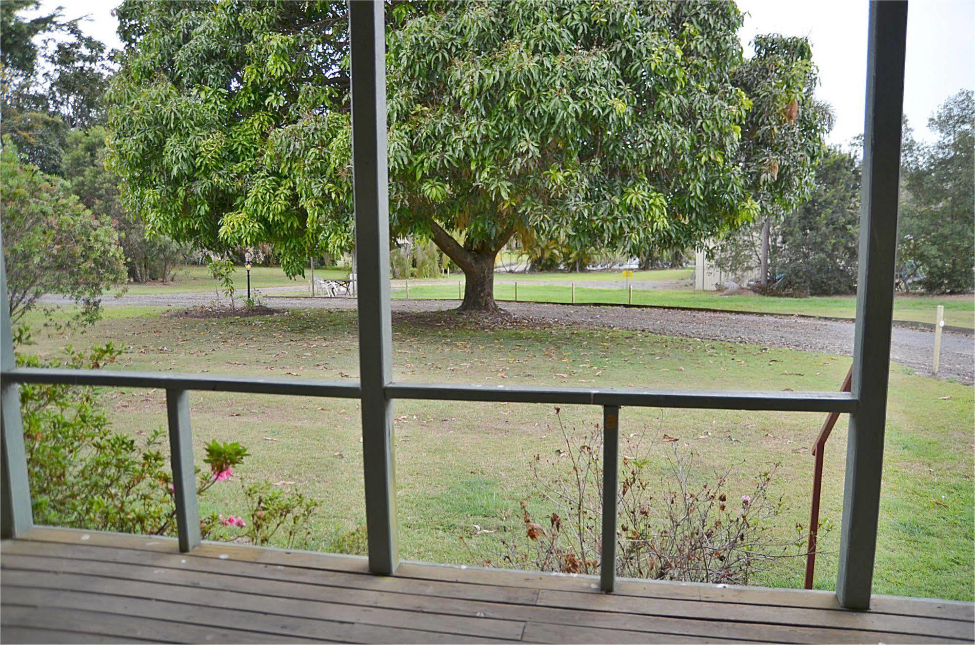 Beerwah Glasshouse Motel エクステリア 写真