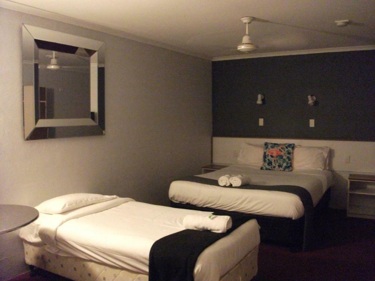 Beerwah Glasshouse Motel エクステリア 写真